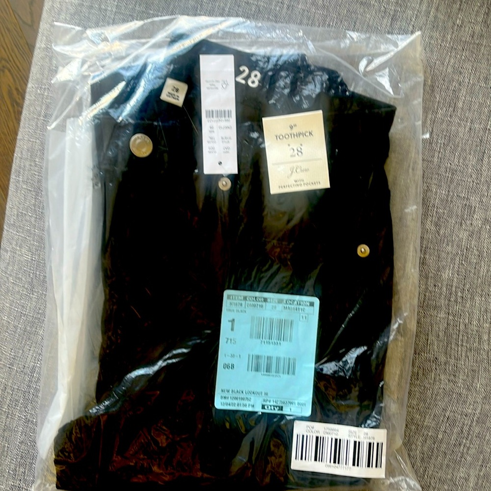 J Crew Black Denim Toothpick 9’´ size 28